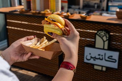 Burger Station for 25 Persons