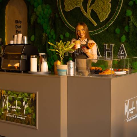 ستيشن القهوة والكيك والحلويات ل۲٥ شخص