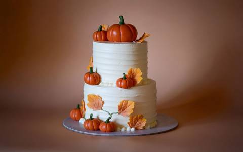 2 Tier Pumpkin Cake (White)