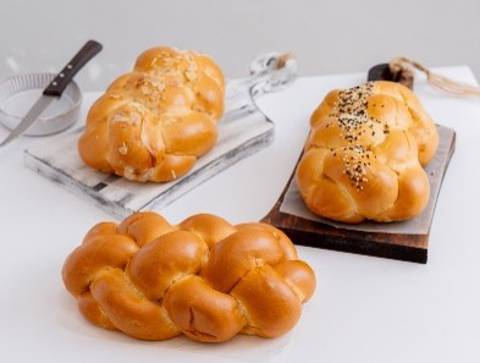 بريوش مجدول باللوز والزبيب