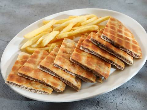 عرايس لحم وجبنة