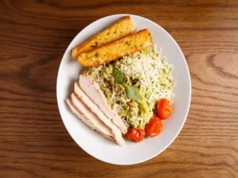 Pasta with Pesto & Chicken