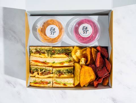 Club Sandwiches N Chips Box