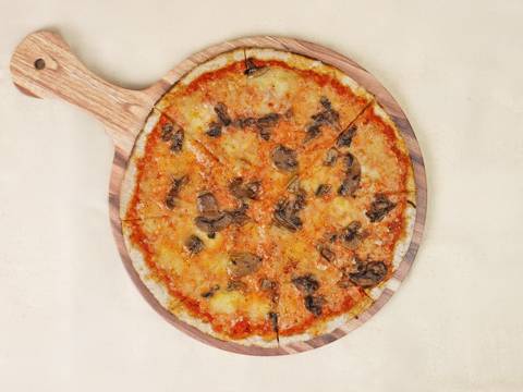Crispy Sauteed Mushroom Pizza