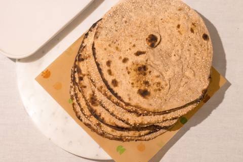 خبز تنور الحنطة بالتمر