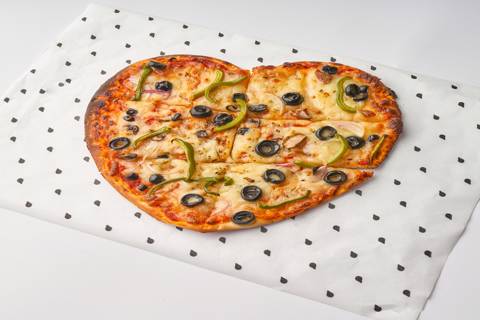 Love Heart Vegetables Pizza