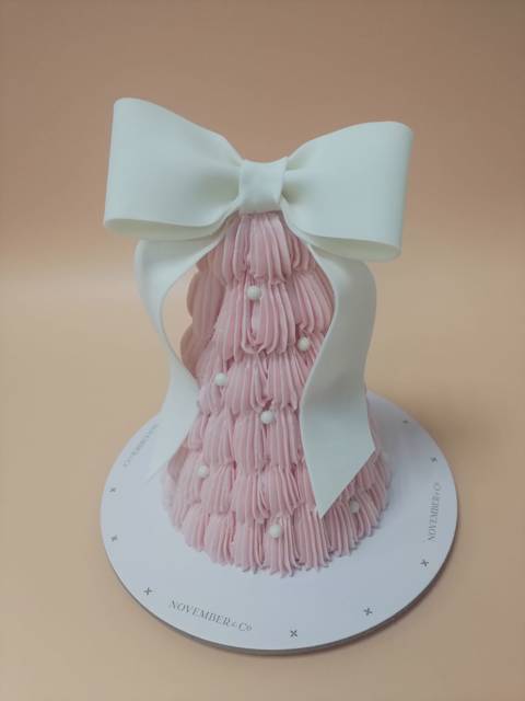 شجرة العطلات باللون الوردي