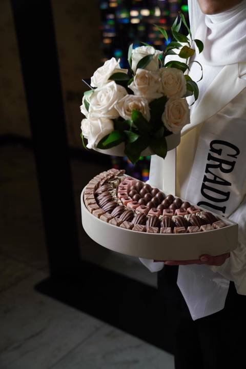 شوكولاتة التخرج مع الورود