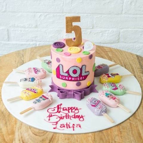 كيكة الضحك و أعواد الكيك