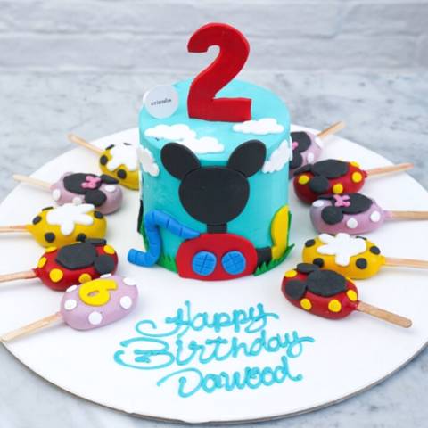 كيكة ميكي ماوس و أعواد الكيك