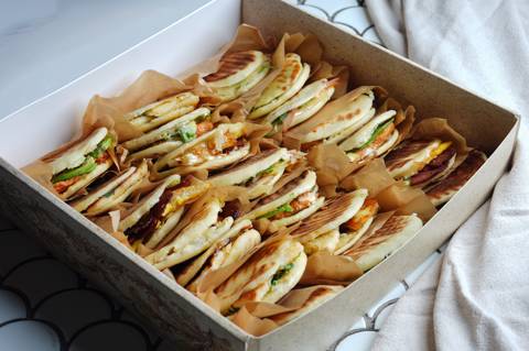 Mini Sandwiches & Chips Box