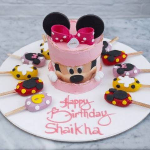 كيكة ميني ماوس و أعواد الكيك
