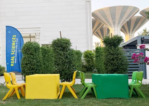 Table & Chairs