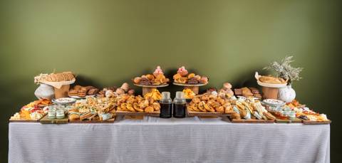 Gathering Table for 6-8 Persons