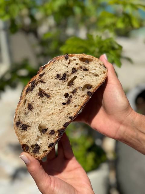 خبز بوليه برقائق شوكولاتة فالرهونا وملح البحر