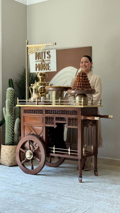 Classic Arabic Cart with Dates for 35-75 Persons